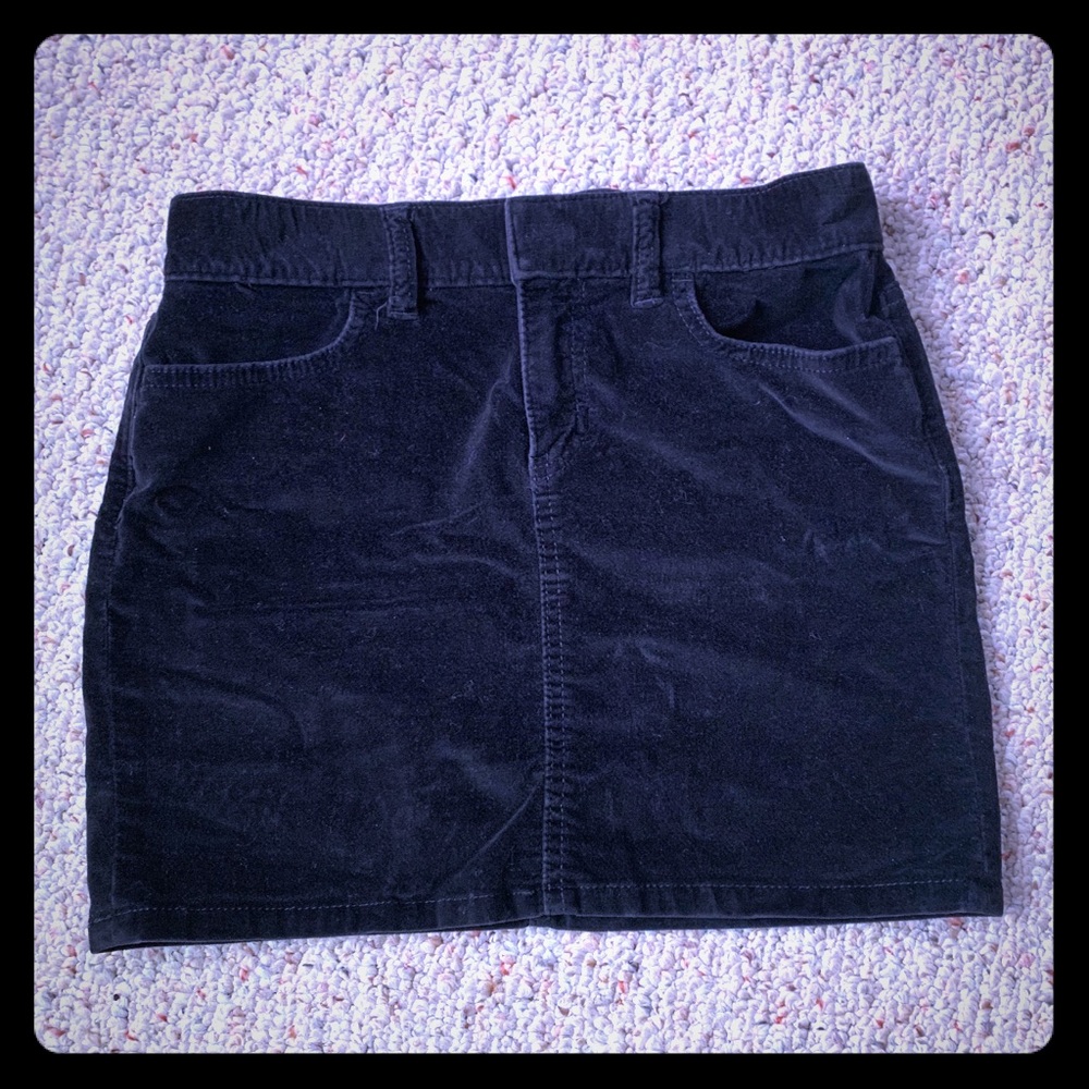 Gap black velvet mini skirt. Size 2